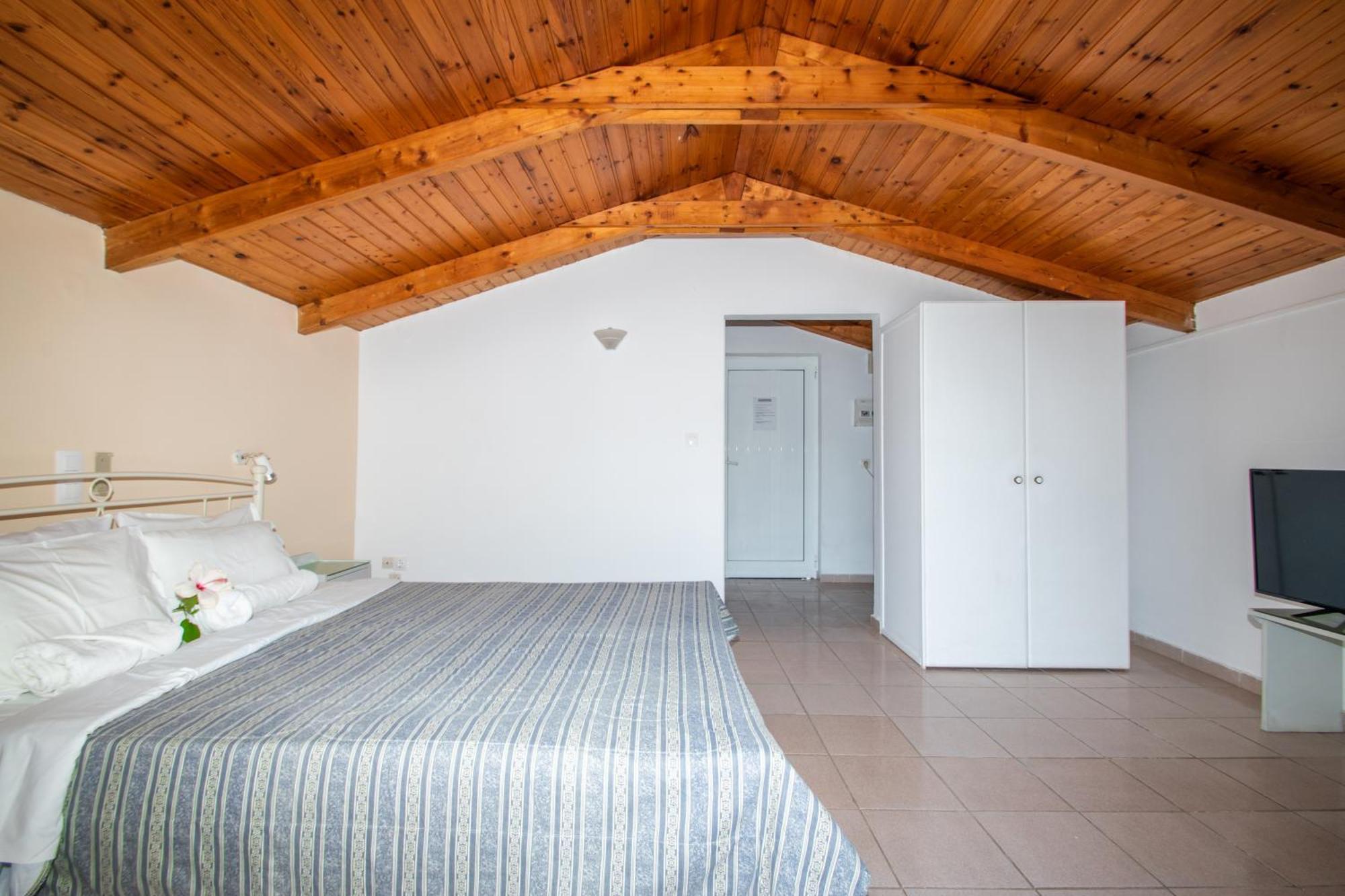 Markella Holiday Resort By "Elite" Marathias  Exterior photo